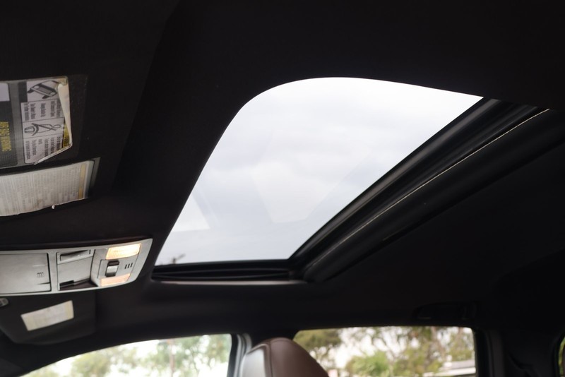 Toyota Tacoma Vehicle Full-screen Gallery Image 31