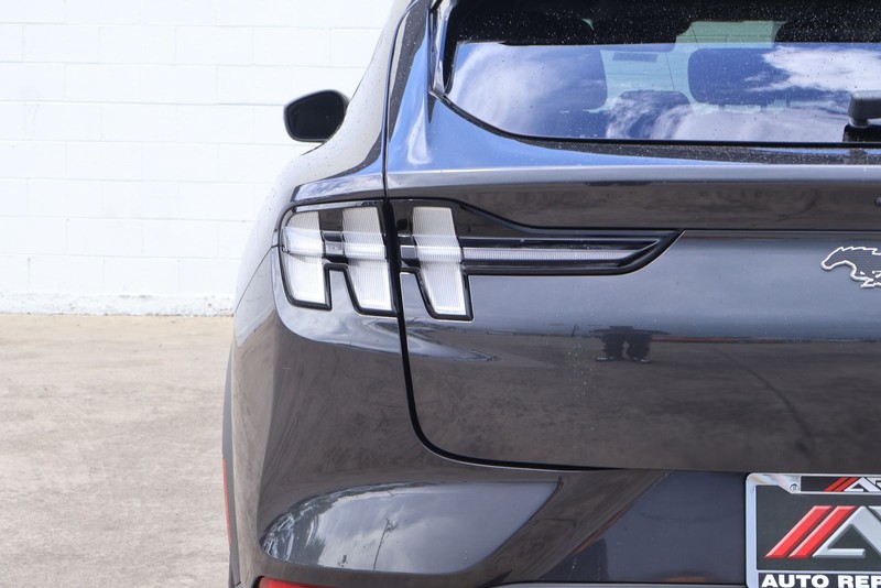 Ford Mustang Mach-E Vehicle Full-screen Gallery Image 07