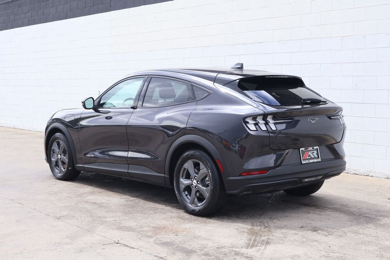 Ford Mustang Mach-E Vehicle Full-screen Gallery Image 09