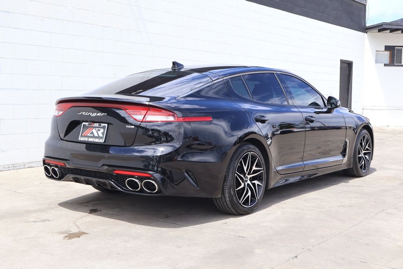 Kia Stinger Vehicle Full-screen Gallery Image 05