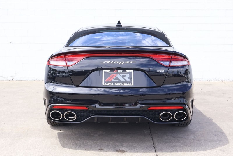 Kia Stinger Vehicle Full-screen Gallery Image 06