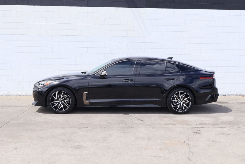 Kia Stinger Vehicle Full-screen Gallery Image 10