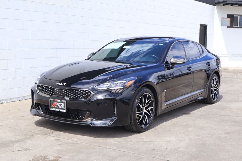 Kia Stinger Vehicle Full-screen Gallery Image 11