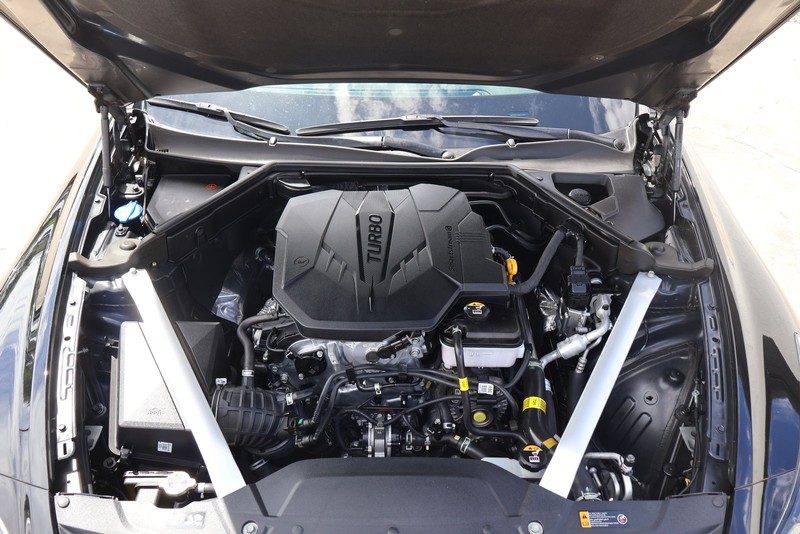 Kia Stinger Vehicle Full-screen Gallery Image 12