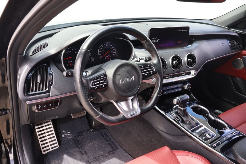 Kia Stinger Vehicle Full-screen Gallery Image 15