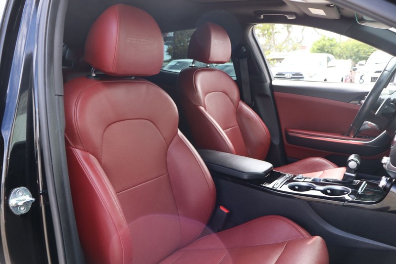 Kia Stinger Vehicle Full-screen Gallery Image 19
