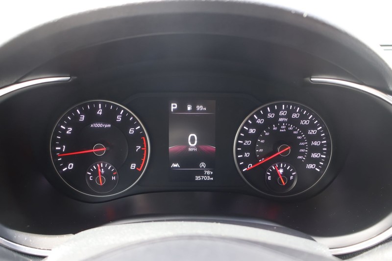 Kia Stinger Vehicle Full-screen Gallery Image 22