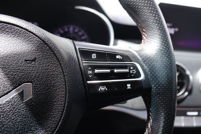 Kia Stinger Vehicle Full-screen Gallery Image 25