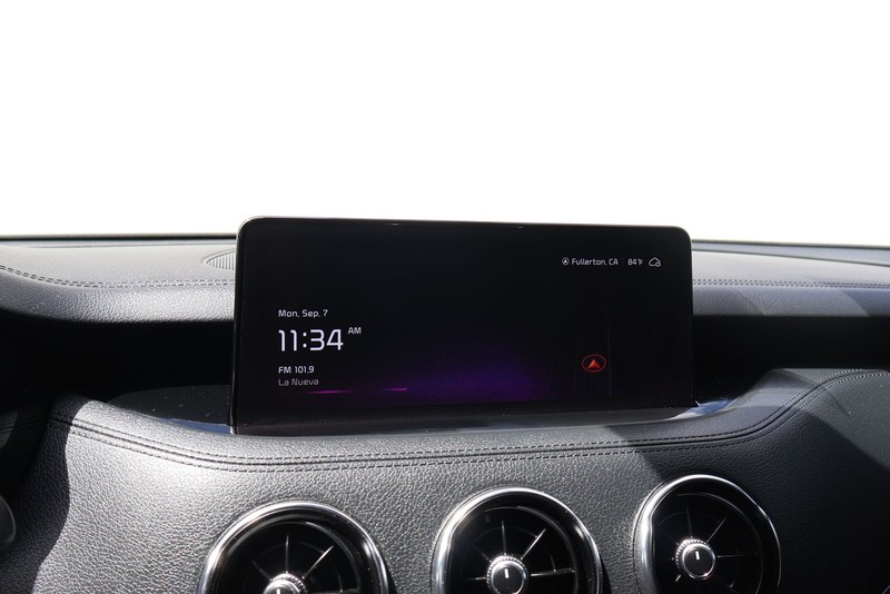 Kia Stinger Vehicle Full-screen Gallery Image 27