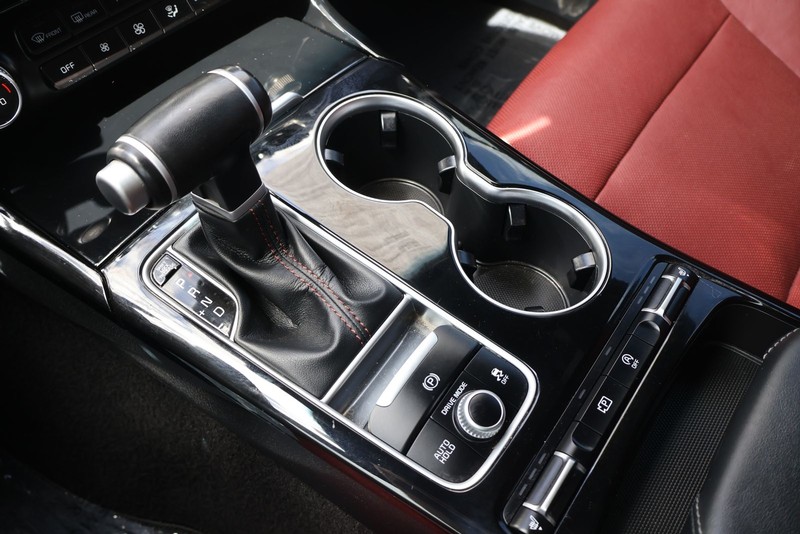 Kia Stinger Vehicle Full-screen Gallery Image 29