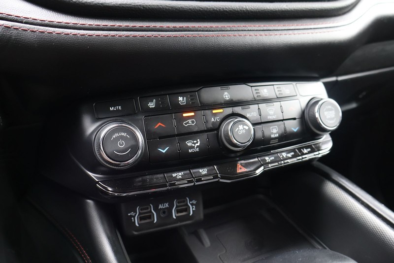 Dodge Durango Vehicle Full-screen Gallery Image 30