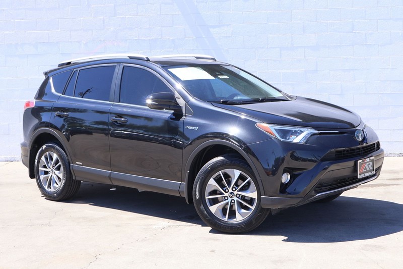 Toyota RAV4 Hybrid Vehicle Full-screen Gallery Image 01