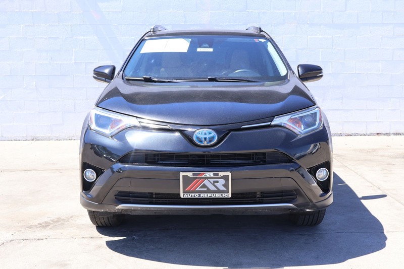 Toyota RAV4 Hybrid Vehicle Full-screen Gallery Image 02