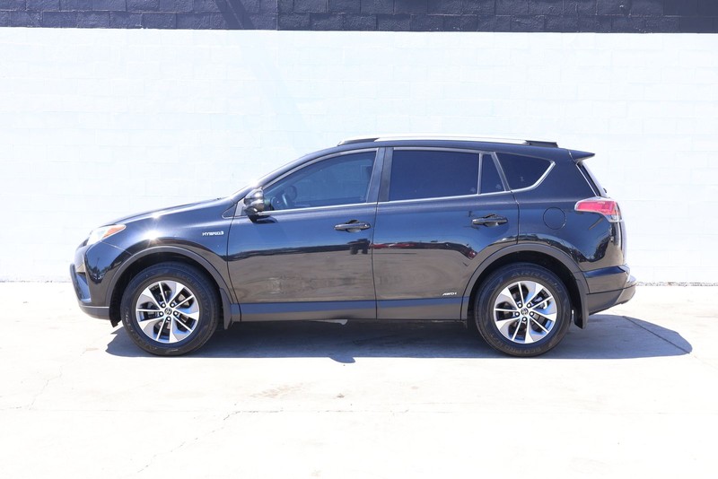 Toyota RAV4 Hybrid Vehicle Full-screen Gallery Image 10