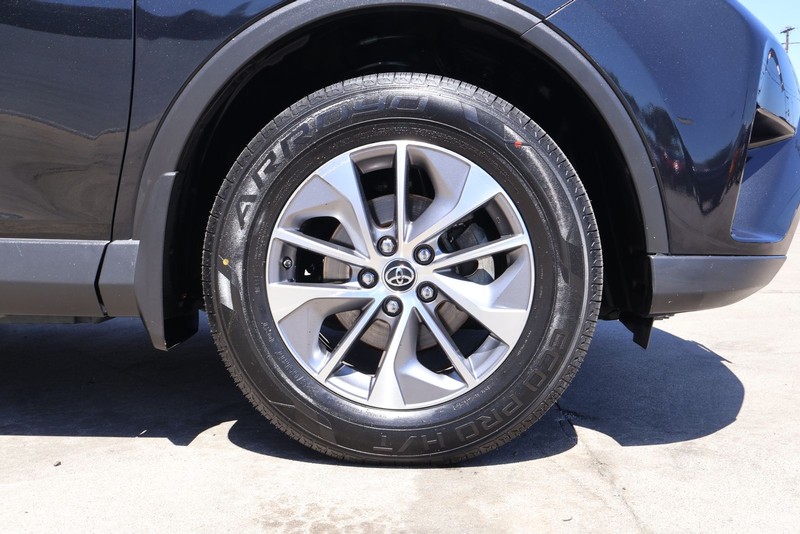 Toyota RAV4 Hybrid Vehicle Full-screen Gallery Image 12