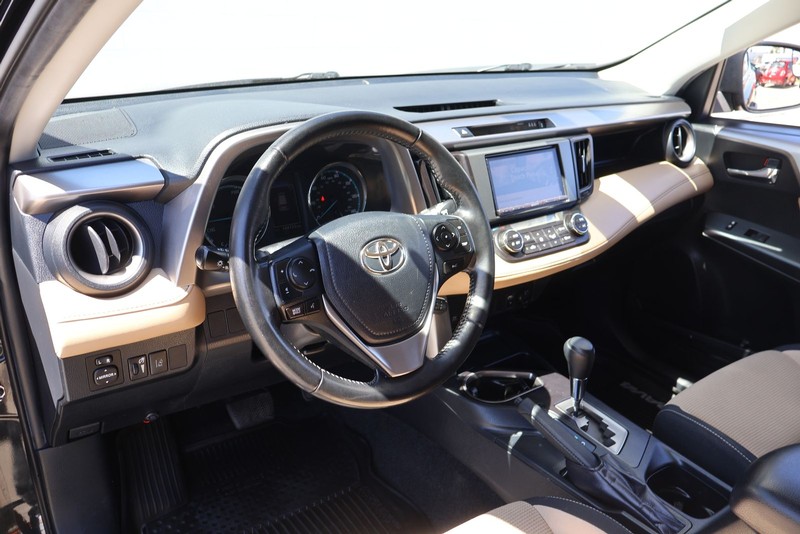 Toyota RAV4 Hybrid Vehicle Full-screen Gallery Image 14