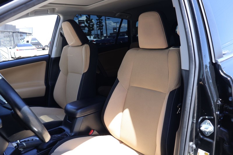 Toyota RAV4 Hybrid Vehicle Full-screen Gallery Image 15