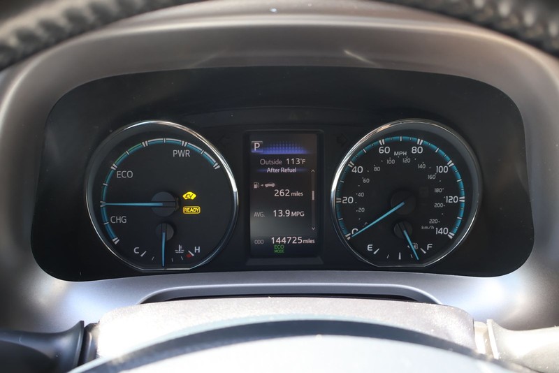 Toyota RAV4 Hybrid Vehicle Full-screen Gallery Image 21
