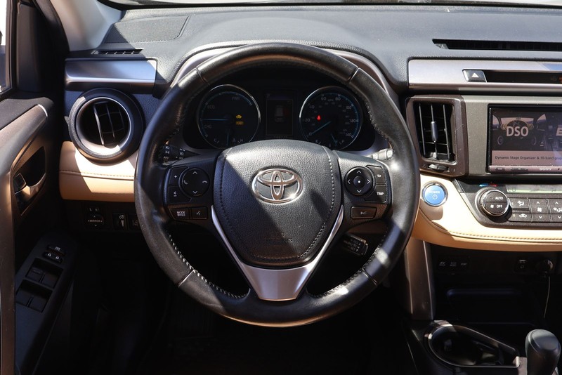 Toyota RAV4 Hybrid Vehicle Full-screen Gallery Image 22