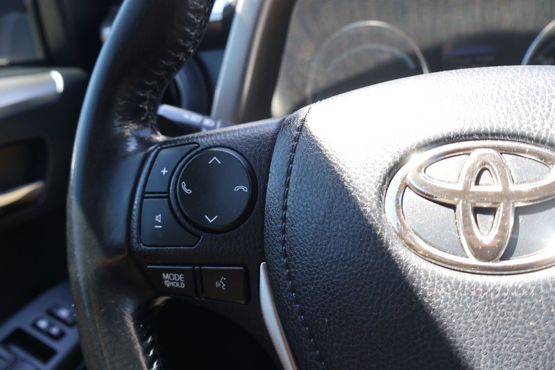 Toyota RAV4 Hybrid Vehicle Full-screen Gallery Image 23