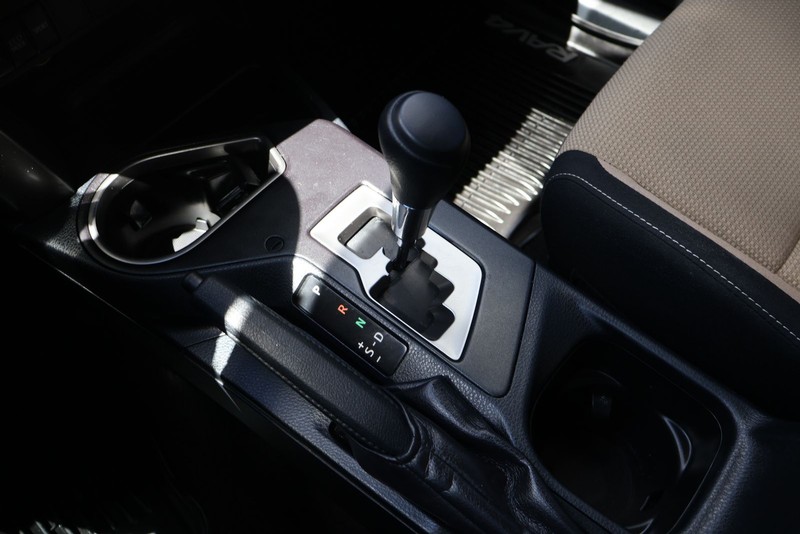 Toyota RAV4 Hybrid Vehicle Full-screen Gallery Image 28
