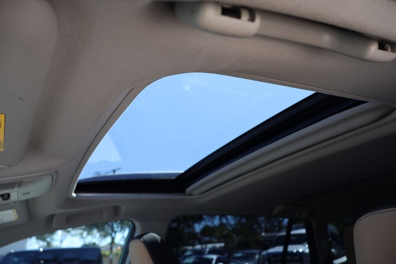 Toyota RAV4 Hybrid Vehicle Full-screen Gallery Image 29