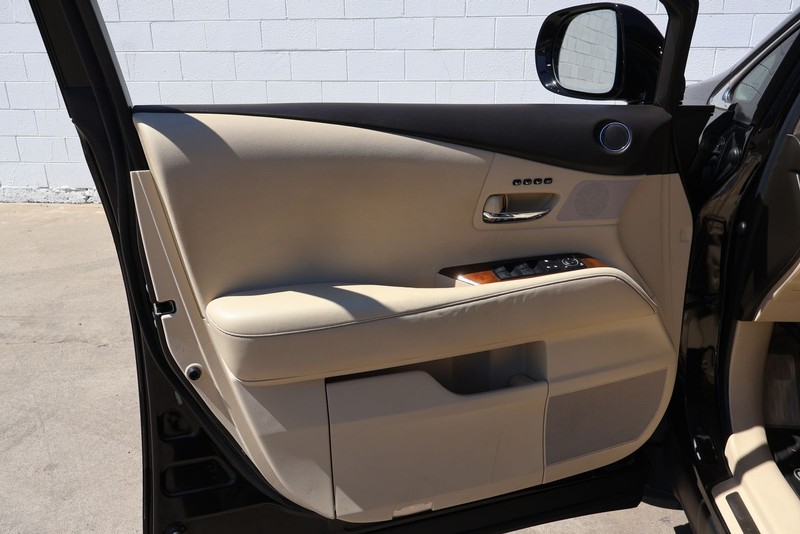 Lexus RX 350 Vehicle Full-screen Gallery Image 14