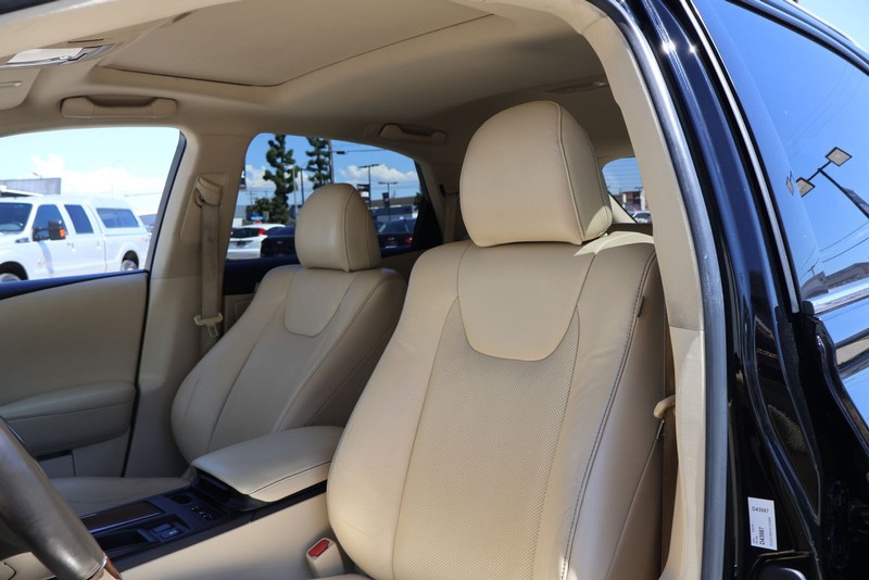 Lexus RX 350 Vehicle Full-screen Gallery Image 16