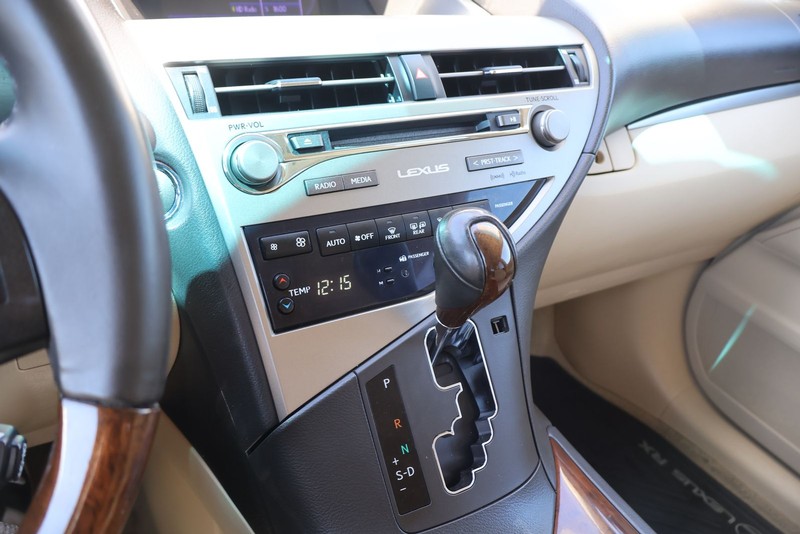 Lexus RX 350 Vehicle Full-screen Gallery Image 29