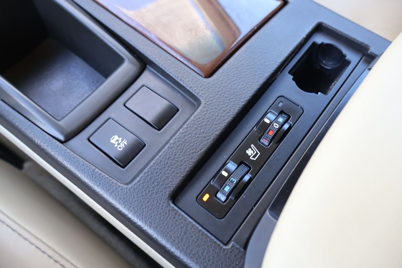 Lexus RX 350 Vehicle Full-screen Gallery Image 30