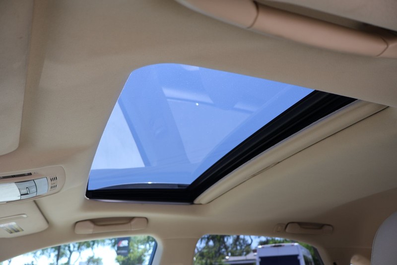 Lexus RX 350 Vehicle Full-screen Gallery Image 31