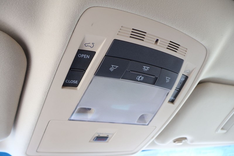 Lexus RX 350 Vehicle Full-screen Gallery Image 32