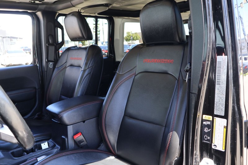 Jeep Wrangler Unlimited Vehicle Full-screen Gallery Image 16