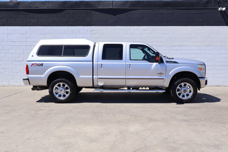 Ford Super Duty F-250 SRW Vehicle Full-screen Gallery Image 01