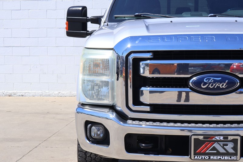 Ford Super Duty F-250 SRW Vehicle Full-screen Gallery Image 04