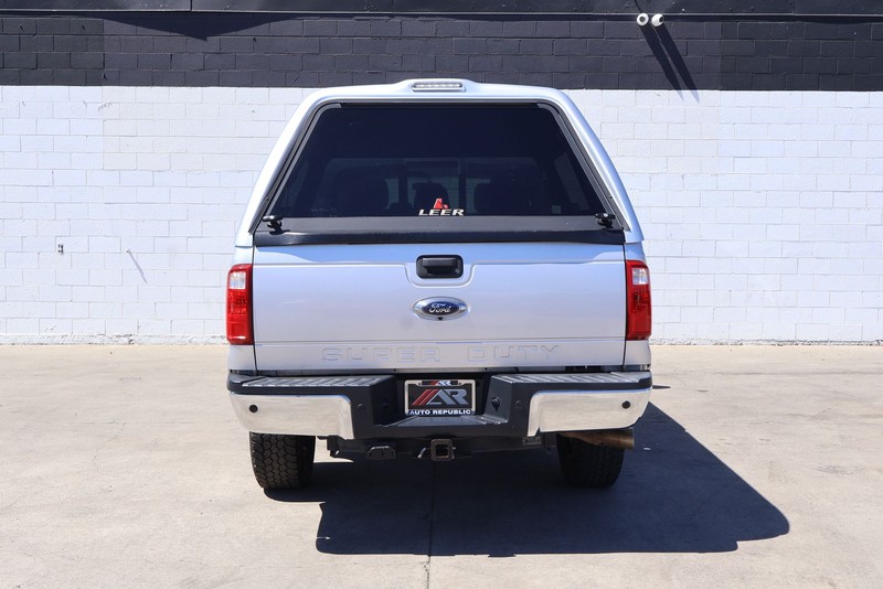 Ford Super Duty F-250 SRW Vehicle Full-screen Gallery Image 06
