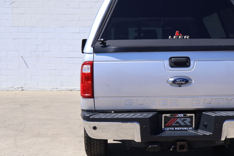 Ford Super Duty F-250 SRW Vehicle Full-screen Gallery Image 07