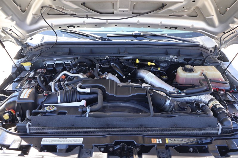 Ford Super Duty F-250 SRW Vehicle Full-screen Gallery Image 11