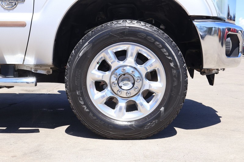 Ford Super Duty F-250 SRW Vehicle Full-screen Gallery Image 12