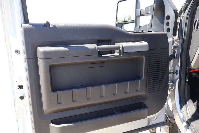 Ford Super Duty F-250 SRW Vehicle Full-screen Gallery Image 13