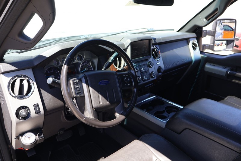 Ford Super Duty F-250 SRW Vehicle Full-screen Gallery Image 14