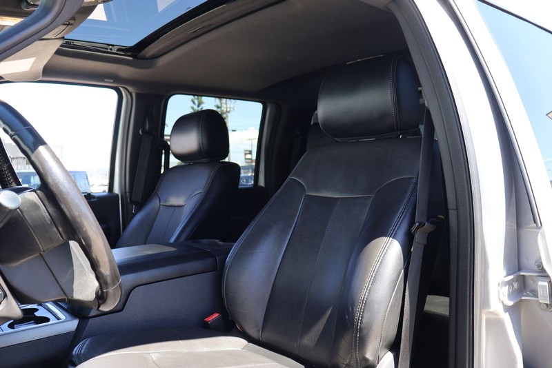 Ford Super Duty F-250 SRW Vehicle Full-screen Gallery Image 16