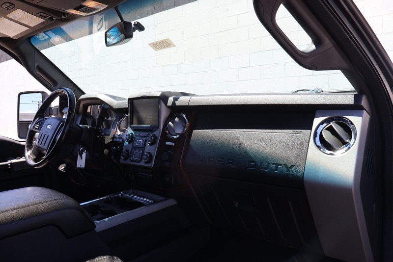 Ford Super Duty F-250 SRW Vehicle Full-screen Gallery Image 18