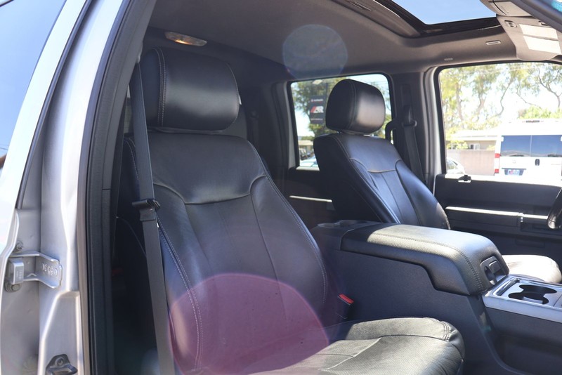 Ford Super Duty F-250 SRW Vehicle Full-screen Gallery Image 19