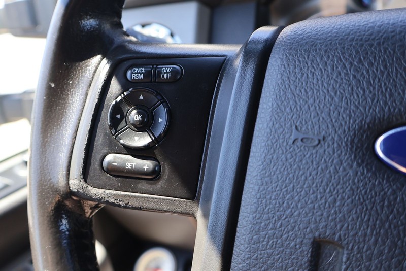 Ford Super Duty F-250 SRW Vehicle Full-screen Gallery Image 24