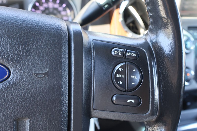 Ford Super Duty F-250 SRW Vehicle Full-screen Gallery Image 25