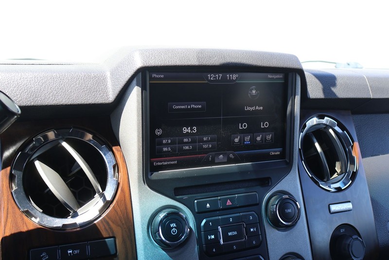 Ford Super Duty F-250 SRW Vehicle Full-screen Gallery Image 27