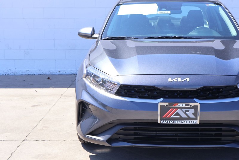 Kia Forte Vehicle Full-screen Gallery Image 03