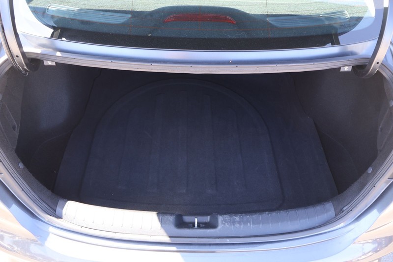 Kia Forte Vehicle Full-screen Gallery Image 08