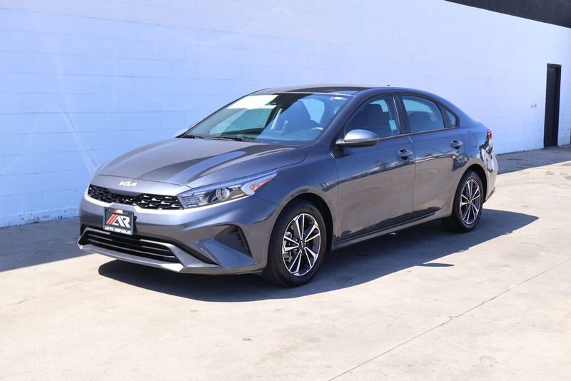 Kia Forte Vehicle Full-screen Gallery Image 11
